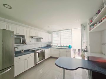 Casa en condominio en venta en Lomas de las Aguilas
