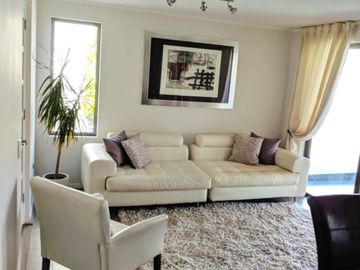 CASA ESTILO MEDITERRANEO AL INTERIOR DE CONDOMINIO