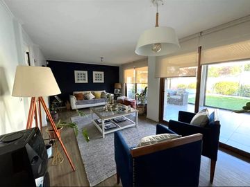 EN VENTA GRAN CASA MEDITERRANEA, AMPLIO TERRENO