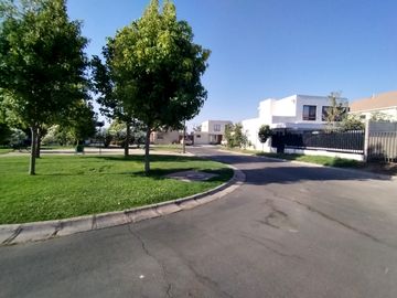 EN VENTA GRAN CASA MEDITERRANEA, AMPLIO TERRENO