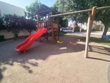 EN VENTA GRAN CASA MEDITERRANEA, AMPLIO TERRENO