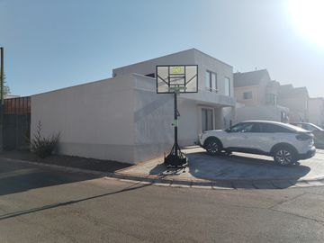 EN VENTA GRAN CASA MEDITERRANEA, AMPLIO TERRENO