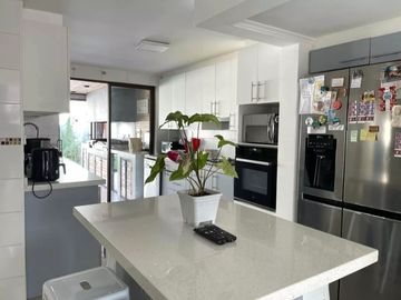 EN VENTA GRAN CASA MEDITERRANEA, AMPLIO TERRENO