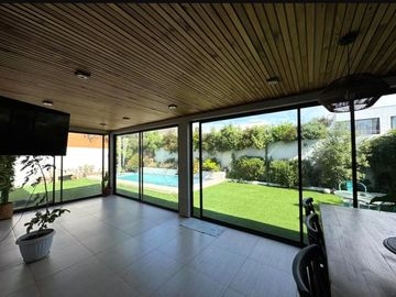 EN VENTA GRAN CASA MEDITERRANEA, AMPLIO TERRENO