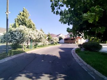 EN VENTA GRAN CASA MEDITERRANEA, AMPLIO TERRENO