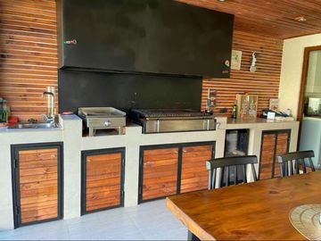 EN VENTA GRAN CASA MEDITERRANEA, AMPLIO TERRENO