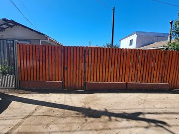 CASA  EN BARRIO TRANQUILO EN BELLOTO NORTE