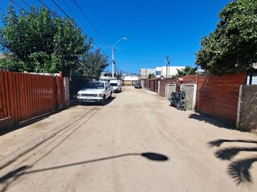 CASA  EN BARRIO TRANQUILO EN BELLOTO NORTE