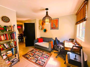 HERMOSA CASA, PERIMETRAL DE CONDOMINIO EN HUECHURABA