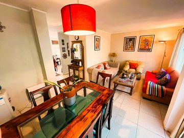 HERMOSA CASA, PERIMETRAL DE CONDOMINIO EN HUECHURABA