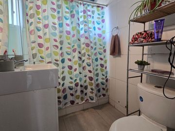 EN VENTA COMODO Y CENTRICO DEPARTAMENTO EN PROVIDENCIA