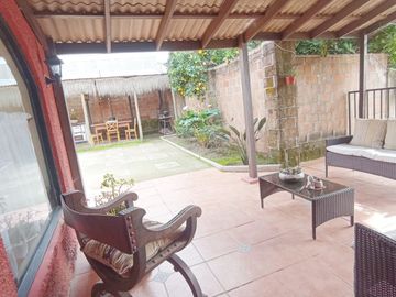CRISOL CASA CENTRAL Y AMPLIO PATIO