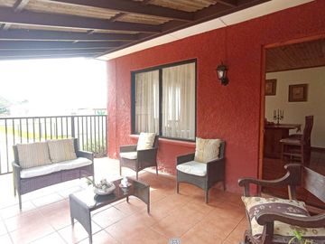 CRISOL CASA CENTRAL Y AMPLIO PATIO
