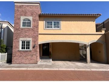 Casa en venta en Fracc Portofino en Metepec