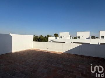 Se vende casa en Residencial cerca de Los Héroes