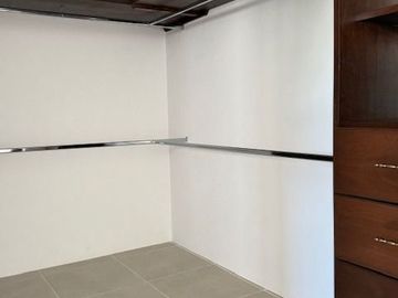 Se vende casa en Residencial cerca de Los Héroes