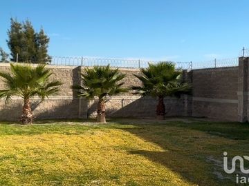 Se vende casa en Residencial cerca de Los Héroes