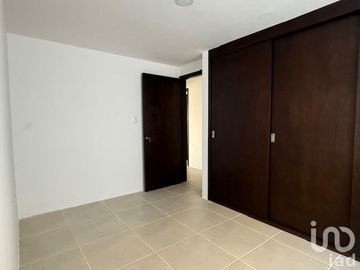 Se vende casa en Residencial cerca de Los Héroes