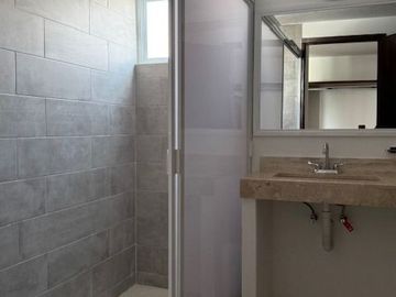 Se vende casa en Residencial cerca de Los Héroes