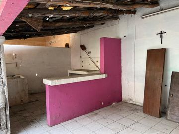 Amplia casa en venta en el centro de Tecomán.