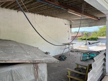 Amplia casa en venta en el centro de Tecomán.