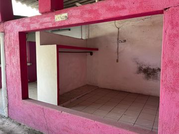 Amplia casa en venta en el centro de Tecomán.