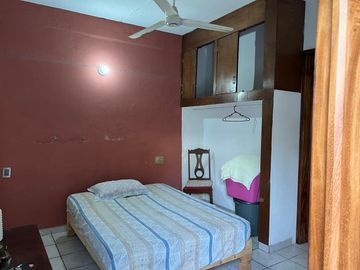 Amplia casa en venta en el centro de Tecomán.