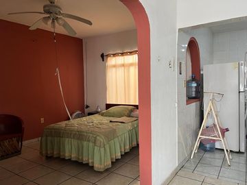 Amplia casa en venta en el centro de Tecomán.