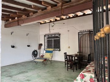 Amplia casa en venta en el centro de Tecomán.