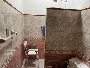 Amplia casa en venta en el centro de Tecomán.