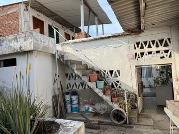 Amplia casa en venta en el centro de Tecomán.