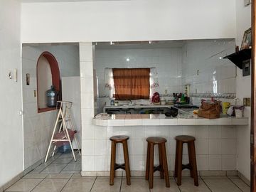 Amplia casa en venta en el centro de Tecomán.