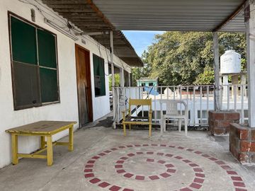 Amplia casa en venta en el centro de Tecomán.