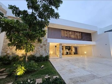 Casa en venta en privada residencial en Altabrisa