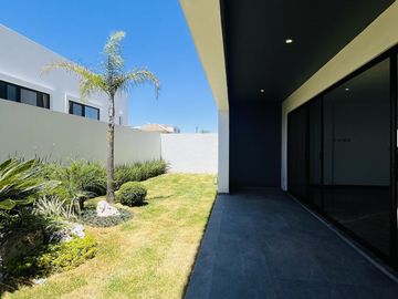 CASA EN VENTA CON ELEVADOR ESTILO CONTEMPORÁNEO EN GRAN RESERVA, PUEBLA