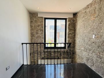 CASA EN VENTA CON ELEVADOR ESTILO CONTEMPORÁNEO EN GRAN RESERVA, PUEBLA