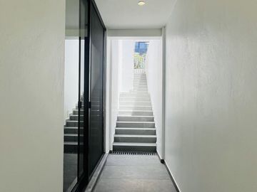CASA EN VENTA CON ELEVADOR ESTILO CONTEMPORÁNEO EN GRAN RESERVA, PUEBLA