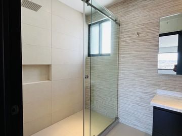 CASA EN VENTA CON ELEVADOR ESTILO CONTEMPORÁNEO EN GRAN RESERVA, PUEBLA
