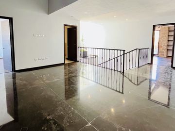 CASA EN VENTA CON ELEVADOR ESTILO CONTEMPORÁNEO EN GRAN RESERVA, PUEBLA