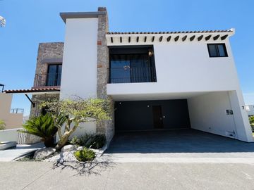 CASA EN VENTA CON ELEVADOR ESTILO CONTEMPORÁNEO EN GRAN RESERVA, PUEBLA