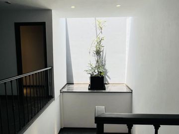 CASA EN VENTA CON ELEVADOR ESTILO CONTEMPORÁNEO EN GRAN RESERVA, PUEBLA