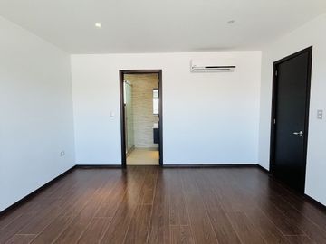 CASA EN VENTA CON ELEVADOR ESTILO CONTEMPORÁNEO EN GRAN RESERVA, PUEBLA