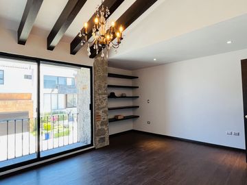CASA EN VENTA CON ELEVADOR ESTILO CONTEMPORÁNEO EN GRAN RESERVA, PUEBLA