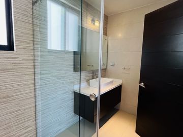 CASA EN VENTA CON ELEVADOR ESTILO CONTEMPORÁNEO EN GRAN RESERVA, PUEBLA