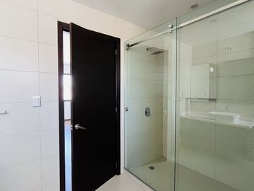CASA EN VENTA CON ELEVADOR ESTILO CONTEMPORÁNEO EN GRAN RESERVA, PUEBLA