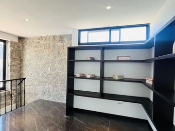CASA EN VENTA CON ELEVADOR ESTILO CONTEMPORÁNEO EN GRAN RESERVA, PUEBLA