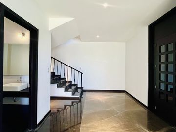CASA EN VENTA CON ELEVADOR ESTILO CONTEMPORÁNEO EN GRAN RESERVA, PUEBLA