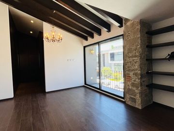 CASA EN VENTA CON ELEVADOR ESTILO CONTEMPORÁNEO EN GRAN RESERVA, PUEBLA