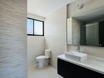 CASA EN VENTA CON ELEVADOR ESTILO CONTEMPORÁNEO EN GRAN RESERVA, PUEBLA