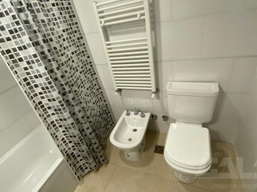 Departamento monoambiente-Ituzaingó Norte Centro-Cochera-
